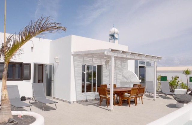 Villa Tranquilidad with amazing private terrace and heated pool