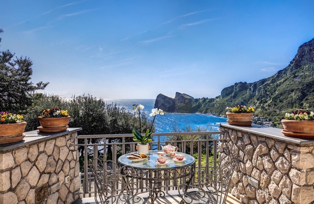 Villa Tre Pizzi – Spectacular water views and walking distance to beach