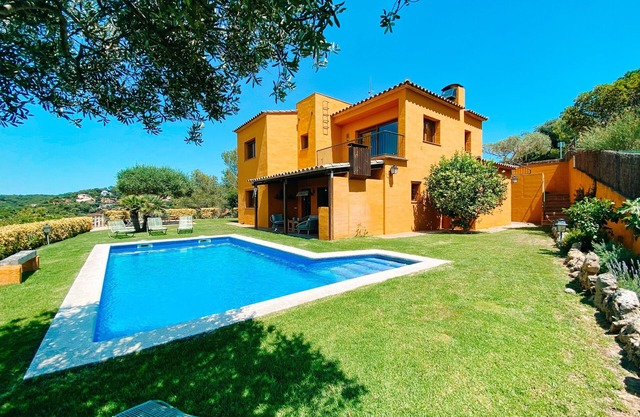 Villa 'Tres Olivos - Begur' mit Bergblick, WLAN und Klimaanlage