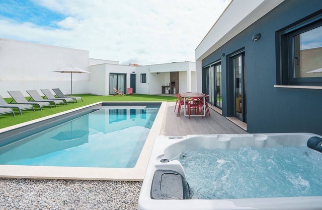Villa Tropical, luxury house in a quiet area with private swimming pool