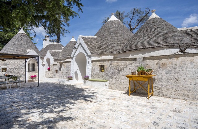 Villa 'Trulli Del Minareto' mit Bergblick, privater Terrasse und WLAN