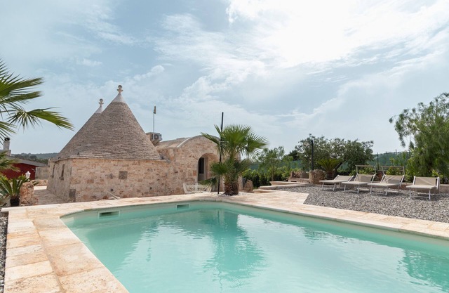 Villa 'Trulli San Pietro' mit privatem Pool, WLAN und Klimaanlage