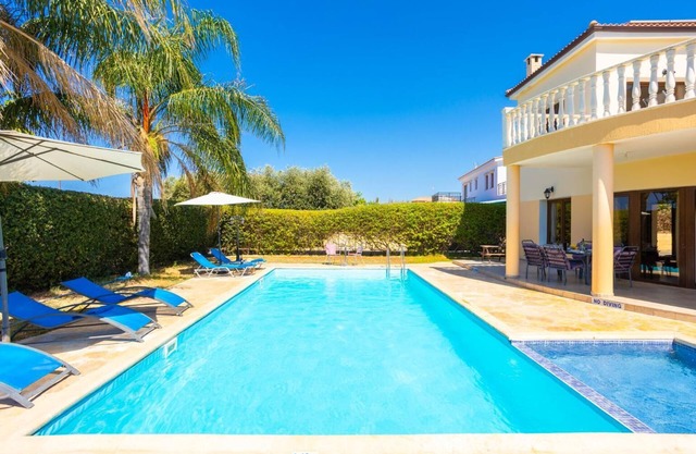 Villa Tsikkos Ena - Drei Schlafzimmer Villa, Schläft 6