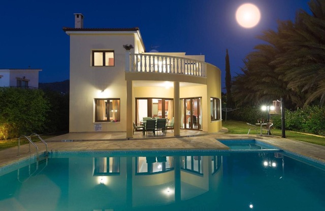 Villa Tsikkos Tria in Argaka