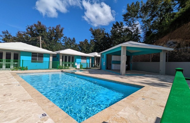 Villa Tucan | Queen Beds | Pool | Parking | Sunset