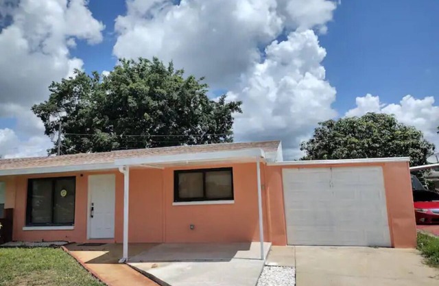 Villa tucked in the heart of Lehigh Acres & minutes away from city attractions.
