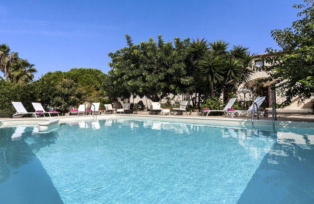 Villa U Marchisi with pool wifi next to the beach in Cava d'Aliga