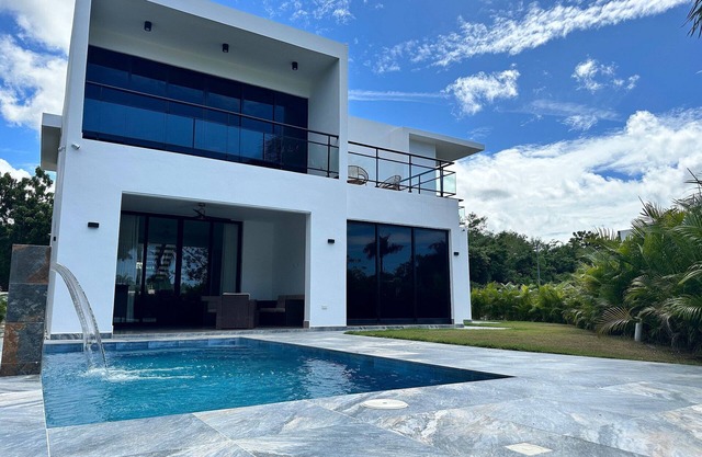 Villa Valdivia, Serene Retreat w/ Private Pool, Nueva Romana