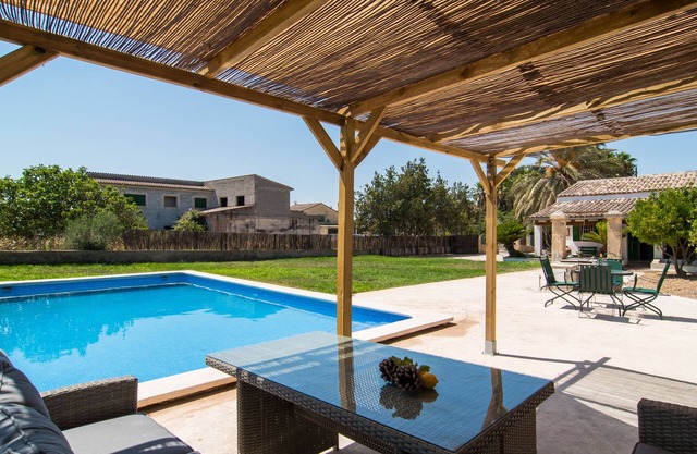 VILLA VALLS Rustikale Villa