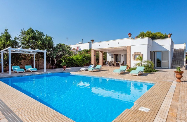 Villa "Vanessa" mit Meerblick, Privatem Pool und WLAN