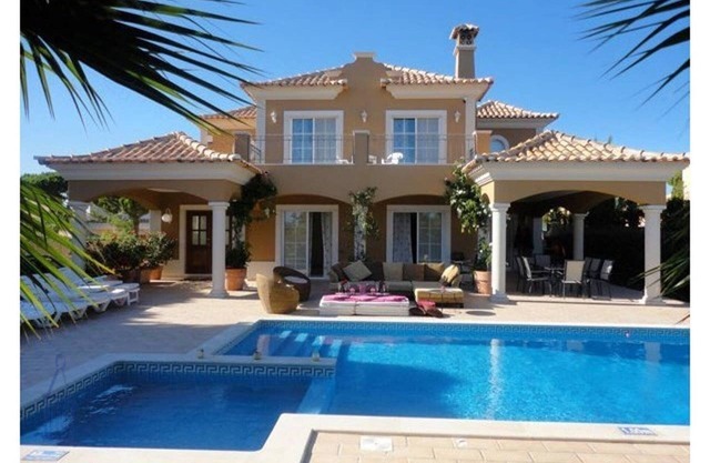 Villa Varandas Do Lago | 5 Bedroom villa | Private Pool | Table tennis | A Few Minutes Drive Between Vale Do Lobo And Quinta Do Lago