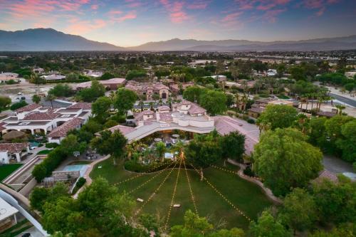 Villa Verbena by AvantStay Expansive Estate w B-ball Court PoolSpa Entertainers Yard
