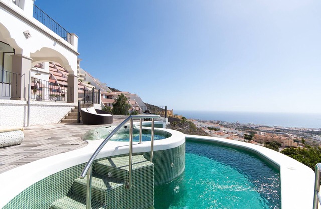 Repräsentative Villa mit WOW-Faktor. Infinity-Pool. Costa Adeje.