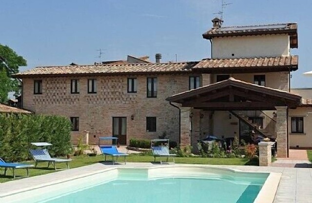 Villa Vezzosa Grande: Ein charakteristisches und einladendes altes Bauernhaus.