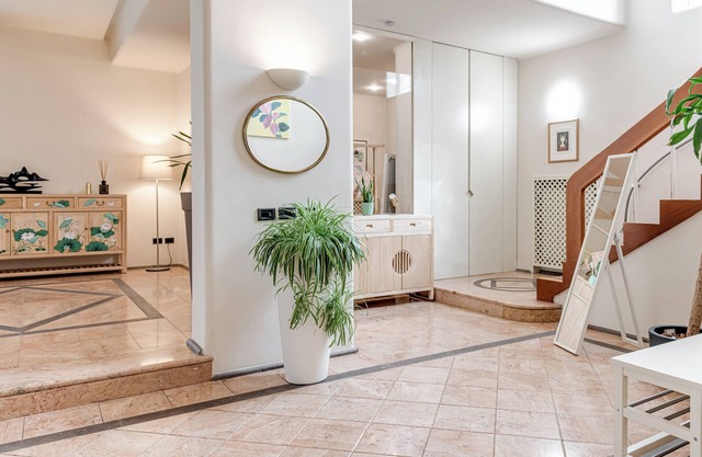 Villa 'Vicky Prato Centro' with Private Terrace, Private Garden and Wi-Fi