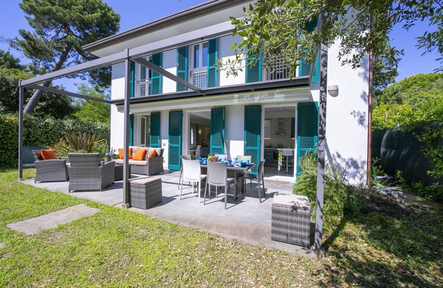 Villa Victor 100m from sea, Ronchi - Poveromo, Italy
