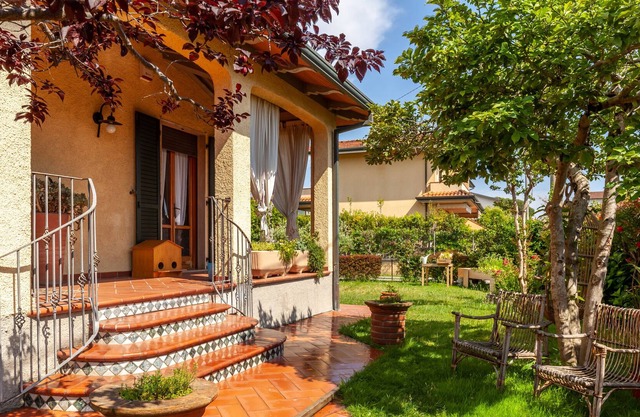 Villa "Viletta Cinquale" with Private Terrace, Private Garden & Wi-Fi