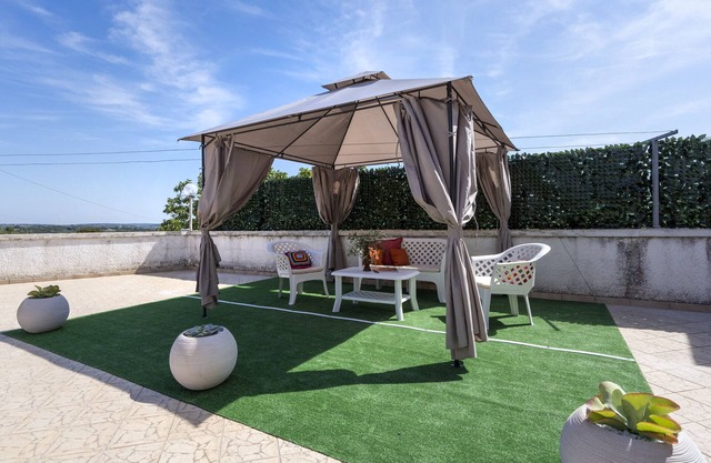 Villa 'Villetta Nel Verde' mit privater Terrasse, WLAN und Klimaanlage