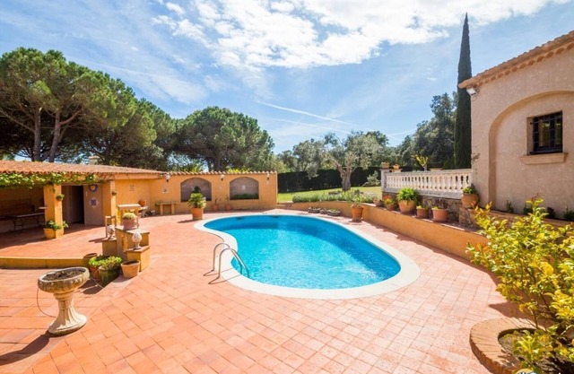 Villa Violeta geräumiges Stadthaus mit privatem Pool.