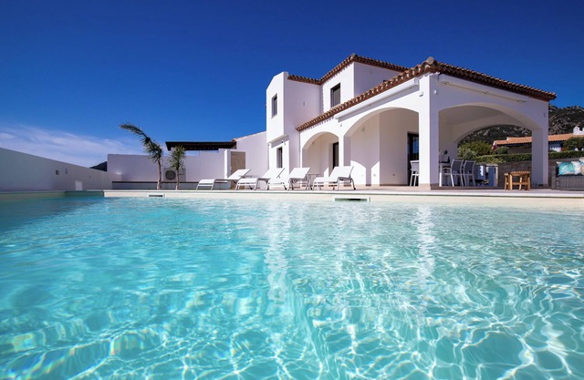 Villa Viola - Gorgeous villa in Sardinia with pool near the beach