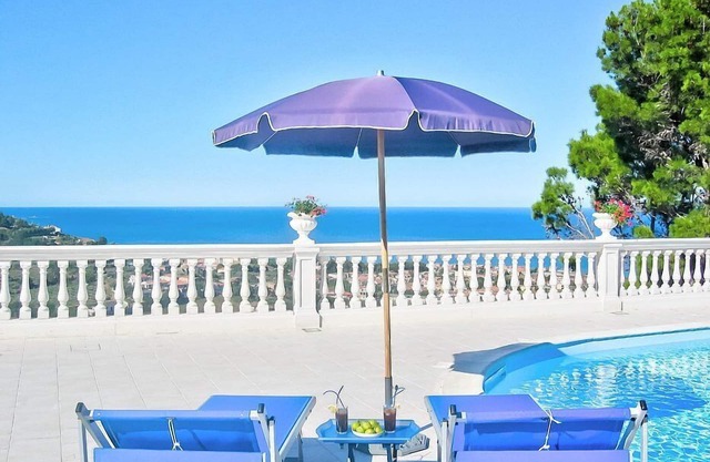 Villa Virginia: A splendid two-story villa which faces the sun and the sea, with Free WI-FI.
