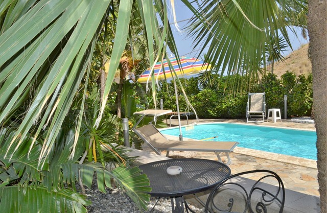 Villa Virginia - Ferienhaus mit Garten und Pool in Reggio Calabria