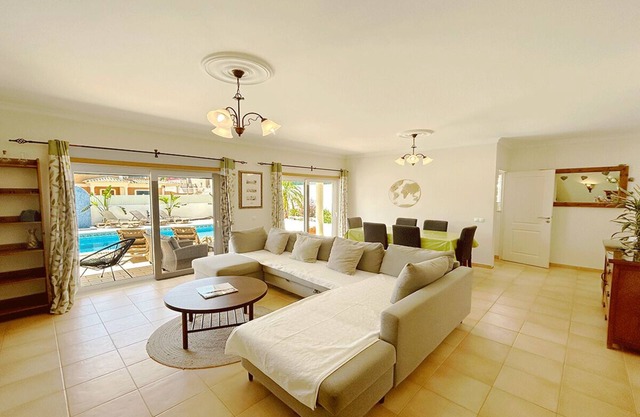 Villa Vista do Montanha - A Beautiful 3-Bedroom Retreat near Lagos and the Beach