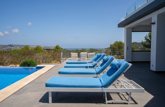 Villa 'Vista Panorama' with Private Pool, Wi-Fi and Air Conditioning