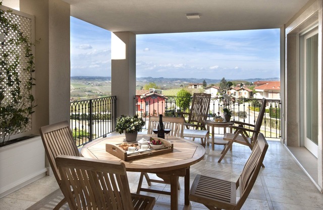 Villa Vitae - Luxury apartments - Cavour apartment - three rooms on on two levels, panoramic terrace and panoramic balcony, upper suite with bathtube