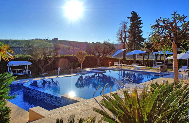 Villa Vittoria - Ferienvilla mit privatem Schwimmbad 7 km vom Meer entfernt in den Abruzzen