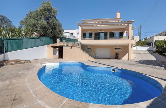Villa 'Vivenda De São Marcos' mit privatem Pool, privater Terrasse und Wi-Fi