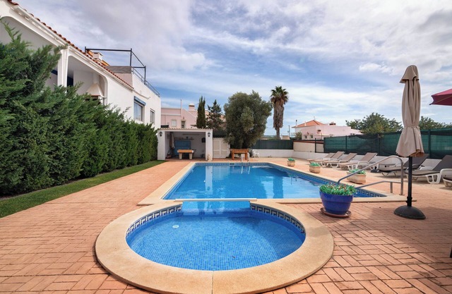 Villa 'Vivenda Luz E Lúdica' mit privatem Pool, Wi-Fi und Klimaanlage