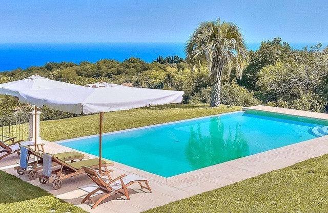 Villa Voltolino, fully refundable with voucher*: An elegant and welcoming two-story villa located on a hillside, facing the sea, with Free WI-FI.