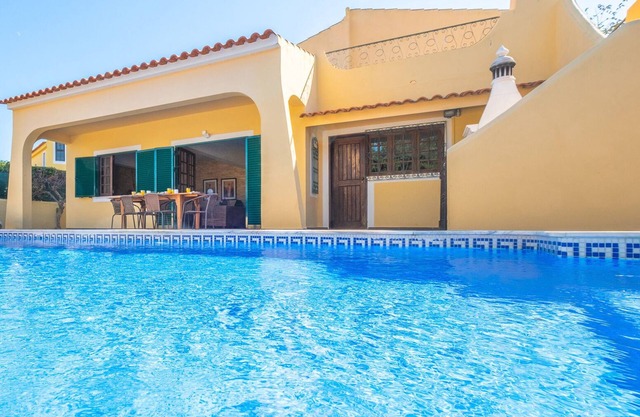 Villa w/ heatable pool & garden, Santa Eulália