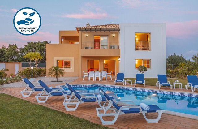 Villa w/ heatable pool & BBQ between Galé and Guia