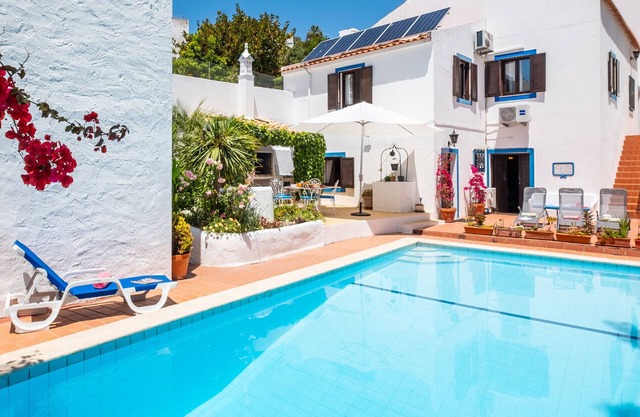 Villa w/ heatable pool & BBQ in Carvoeiro