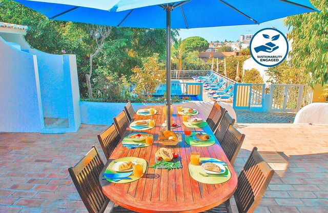 Villa w/ heatable pool & BBQ in Balaia