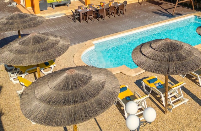 SUPERB VILLA, SEA VIEW, AIR COND, WI-FI, PRIVATE HEATABLE POOL & GAMES ROOM