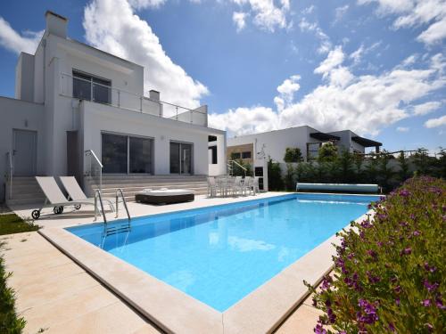 Villa w Heated Pool Near Óbidos