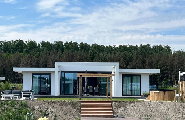 Villa mit großem Garten und elektrischem Whirlpool