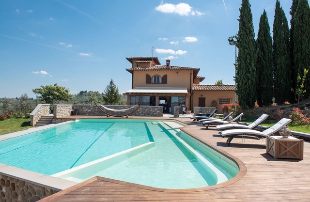Villa mit Pool Restaurant und Weingut im Chianti