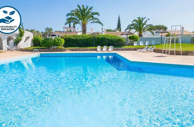 Villa w/ Terrace, BBQ & Pool – Vilamoura
