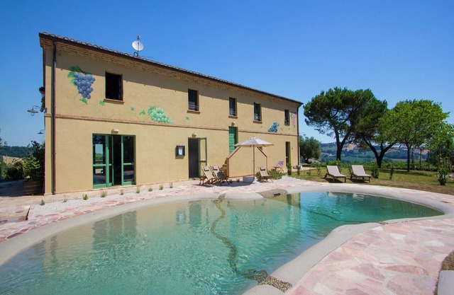 Wunderschöne Villa in Barchi mit eigenem Pool