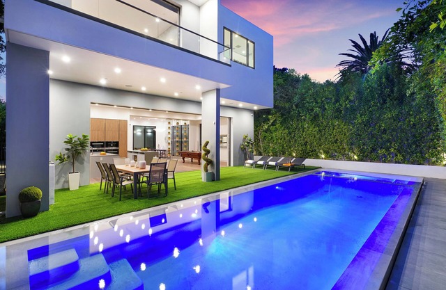 Villa Waldorf by LuxJB 🏆 16 Guests 🏆 Heated Pool & Jacuzzi
