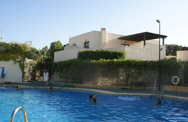 Villa, mit Pool in Wohnanlage in unmittelbarer Nähe zum Strand und der Stadt