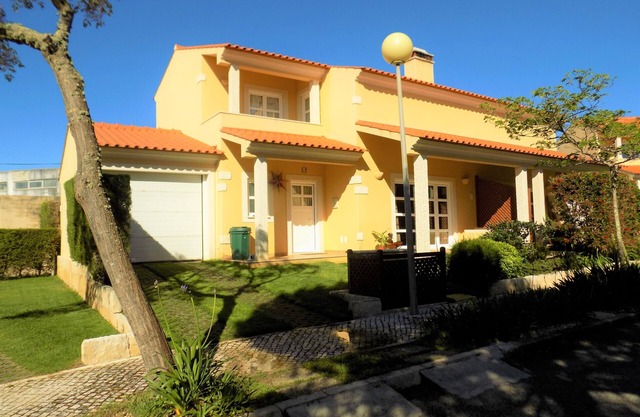 Villa mit Pool und Grill in Strandnähe