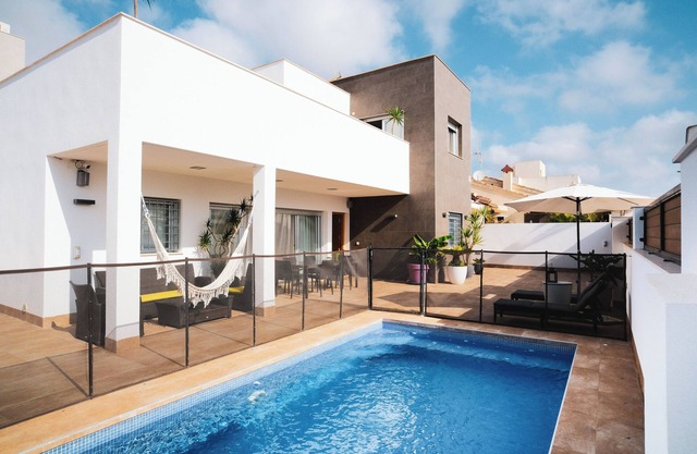 VILLA WITH PRIVATE POOL