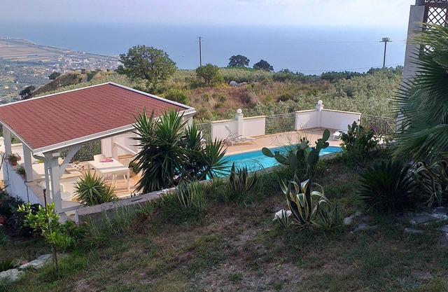 Villa mit Meerblick Pool