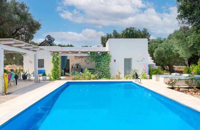 VILLA MIT SWIMMINGPOOL IN APULIEN