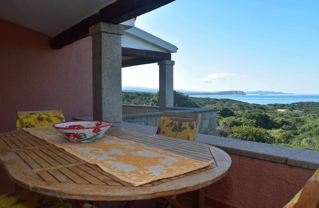 Villa with sea view, 3 rooms and beach nearby